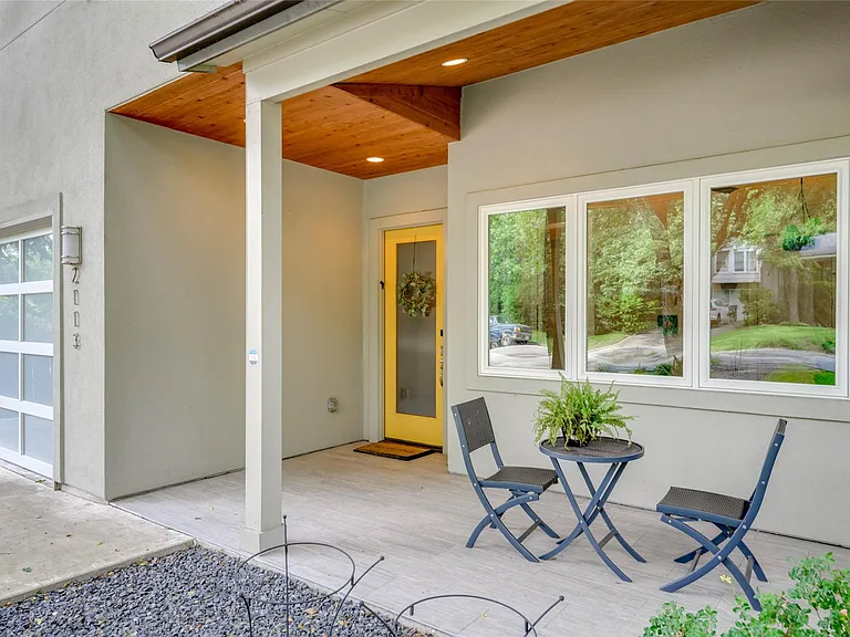 2113 Glendale Pl — Photo 4