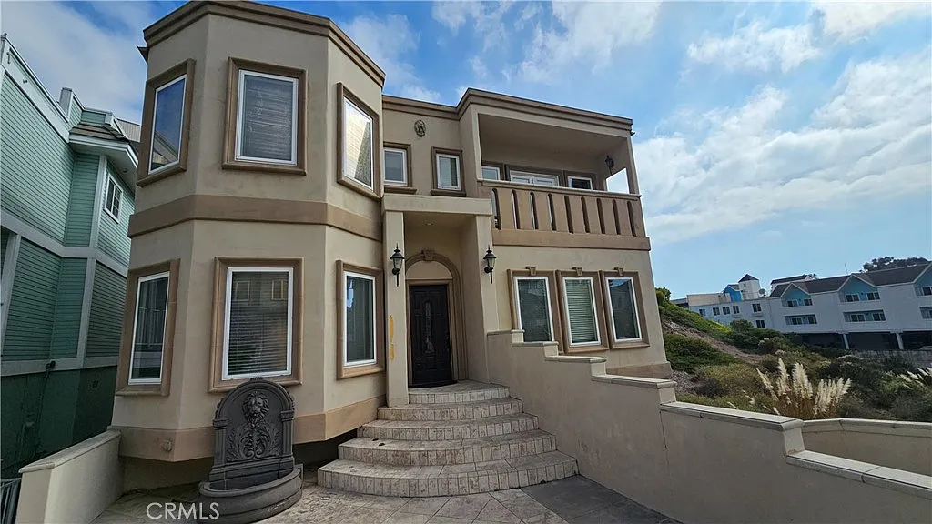 5 bed, 3.5 bath, 2999 sqft, $8,600 — Photo 1