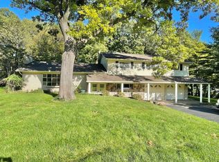 462 Charlesina Dr, Rochester, MI 48306