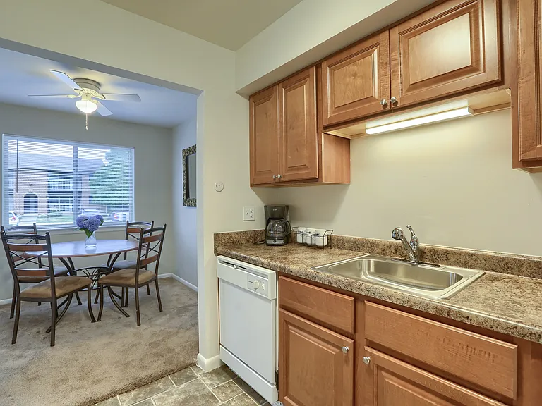 Delbrook Manor Apartments — Photo 8