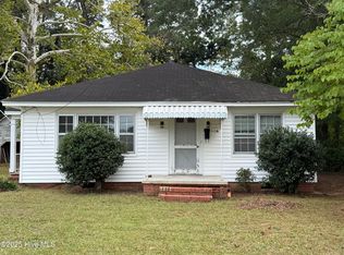 512 Nicholson St, Clinton, NC 28328