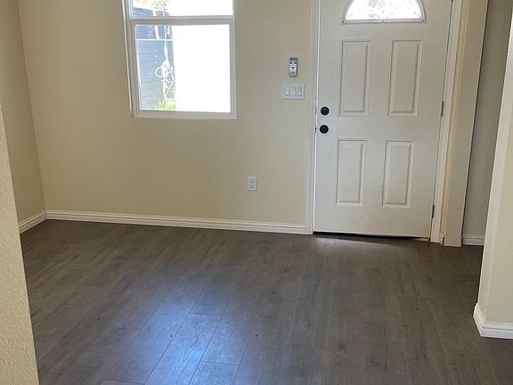 4th image of 710 E Saint Andrew Pl #1/2