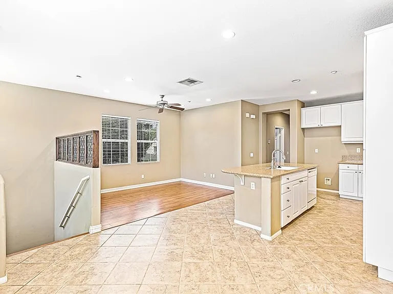 17 Corbin St — Photo 4