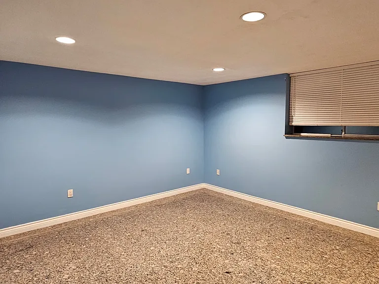 6845 Broadway — Photo 13