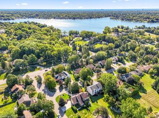 5084 Champlain Cir, West Bloomfield, MI
