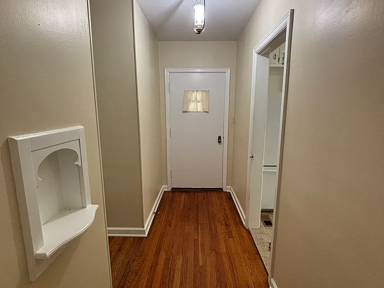 823 S Blakely St — Photo 4