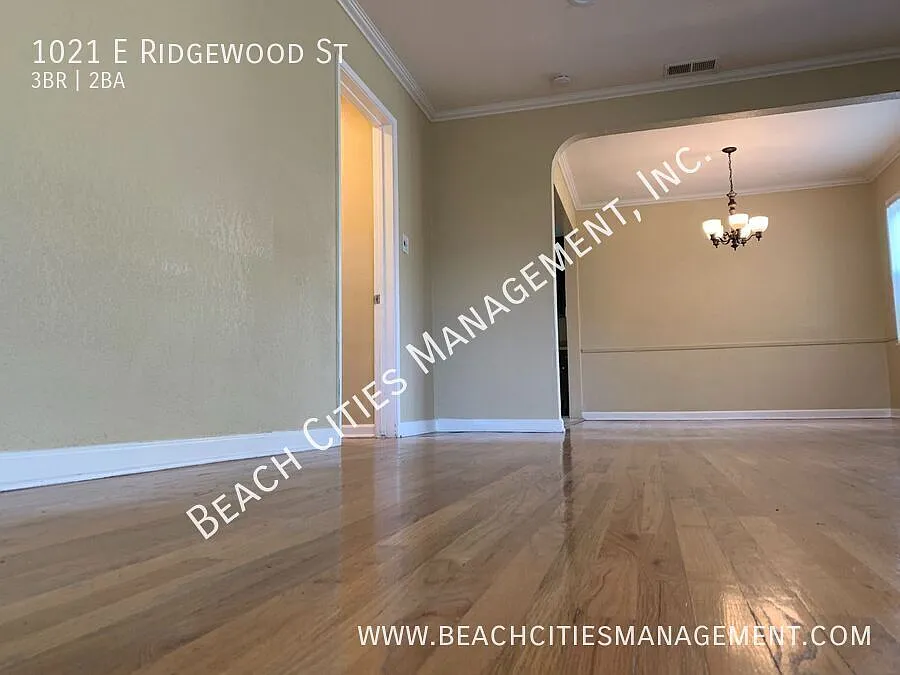 Spacious 3 Bedroom 2 Bath in highly sought out Bixby Knolls! — Photo 3