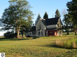 7877 N Shepherd Rd, Clare, MI 48617