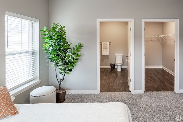 2BR, 2BA - 1,035 SF