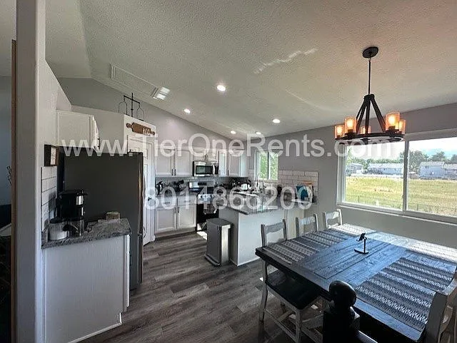 5886 S 3260 W — Photo 9