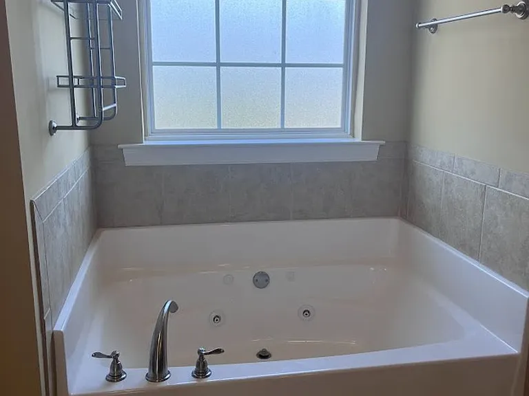 415 Fernhurst Ln — Photo 12