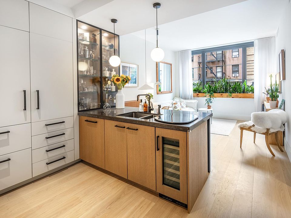1st image of 438 E 12th St #2R