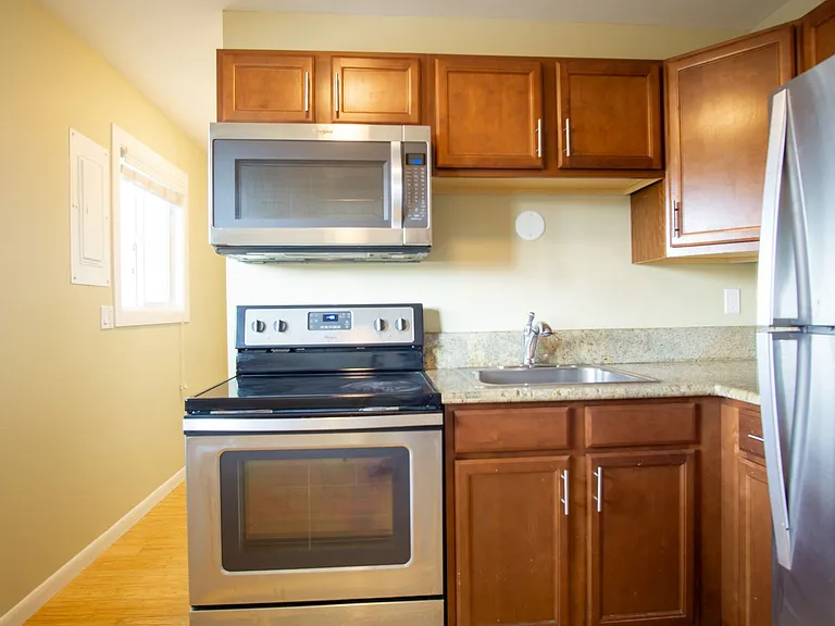 Get 1 Month FREE! Top-Floor 2-Bedroom with Bamboo Flooring + Off-Street Parking! — Photo 7