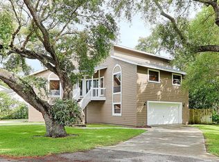 12833 Hibiscus Ave, Seminole, FL 33776