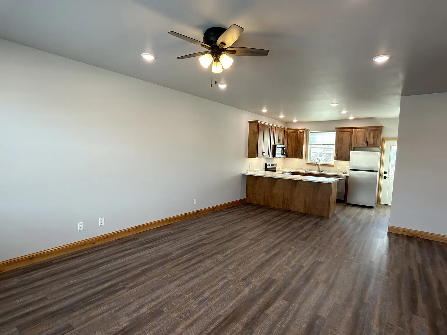 527 Ayla Ln - A — Photo 2