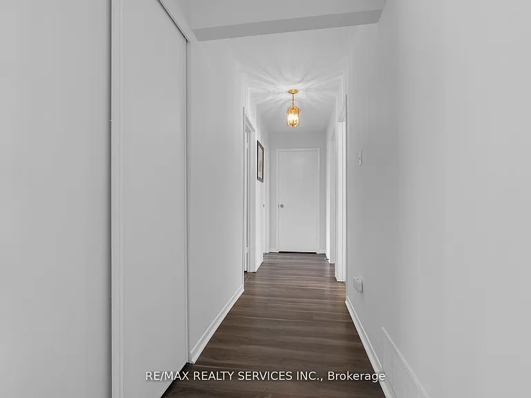 81 Glenforest Rd — Photo 10