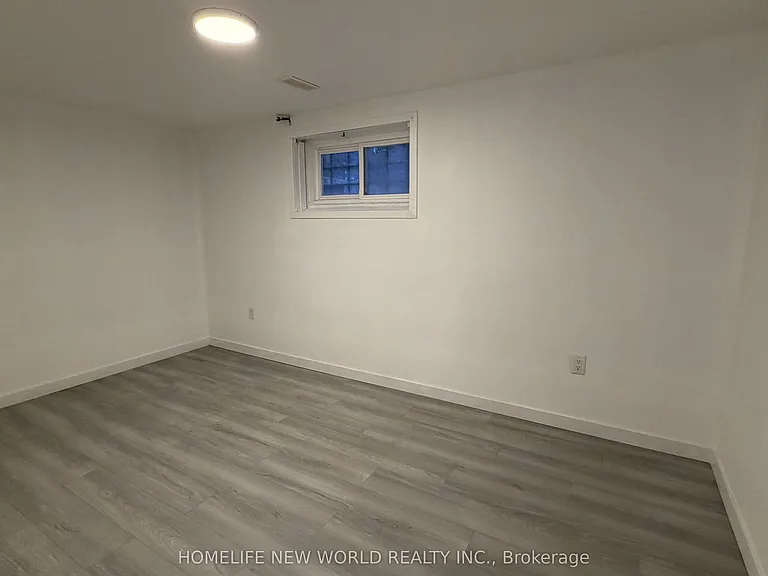 135 Pineway Blvd #LOWER LEVEL — Photo 12