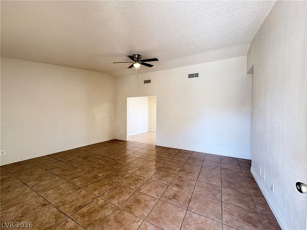 4 bed, 2.0 bath, 1158 sqft, $1,900 — Photo 3