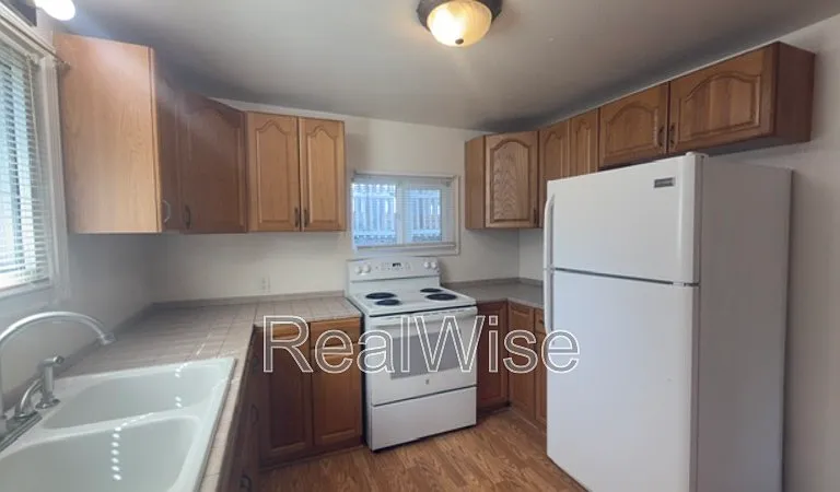 205 S Pine St — Photo 1