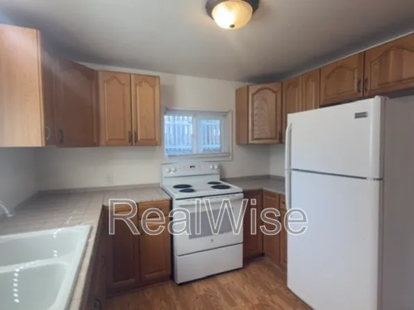 205 S Pine St, Canyonville, OR 97417
