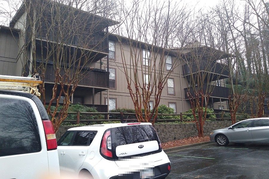 2nd image of 2703 Cumberland Ct SE