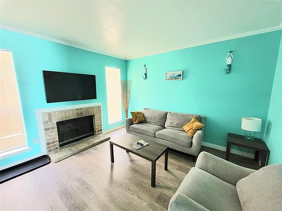 4th image of 925 Sealy St #12