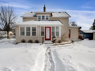 322 N Maple St, Chaska, MN 55318