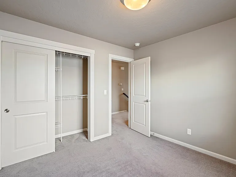470 W Peck St — Photo 12