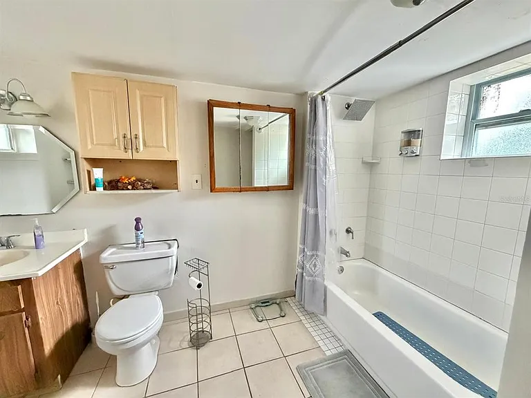 7215 James St — Photo 9