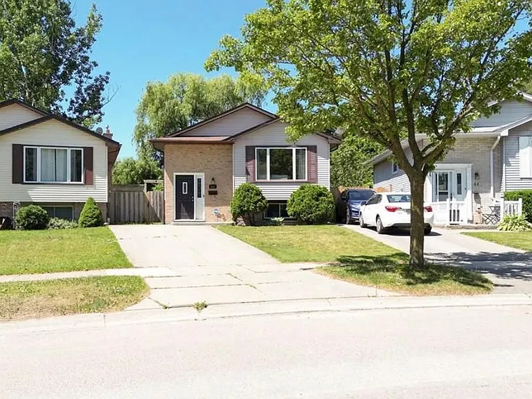 46 Caprice Cres — Photo 13