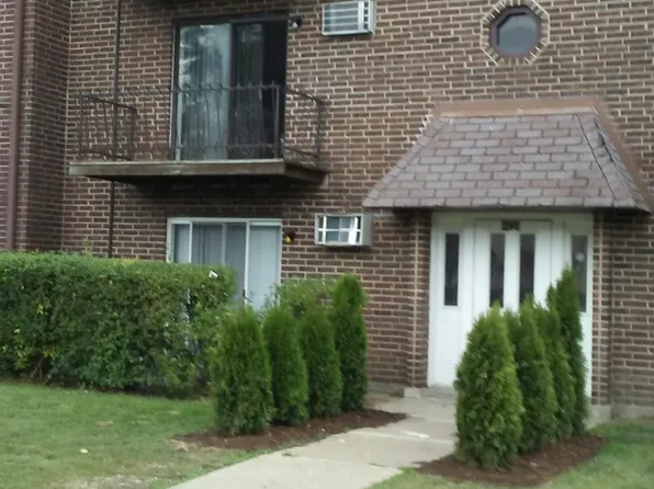 4030 Bonhill Dr #2A, Arlington Heights, IL 60004