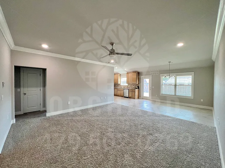 905 Jameson St — Photo 3