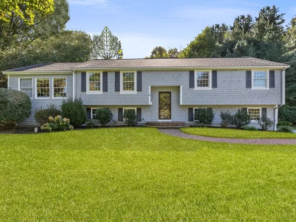 18 Grenadier Rd, Hingham, MA 02043