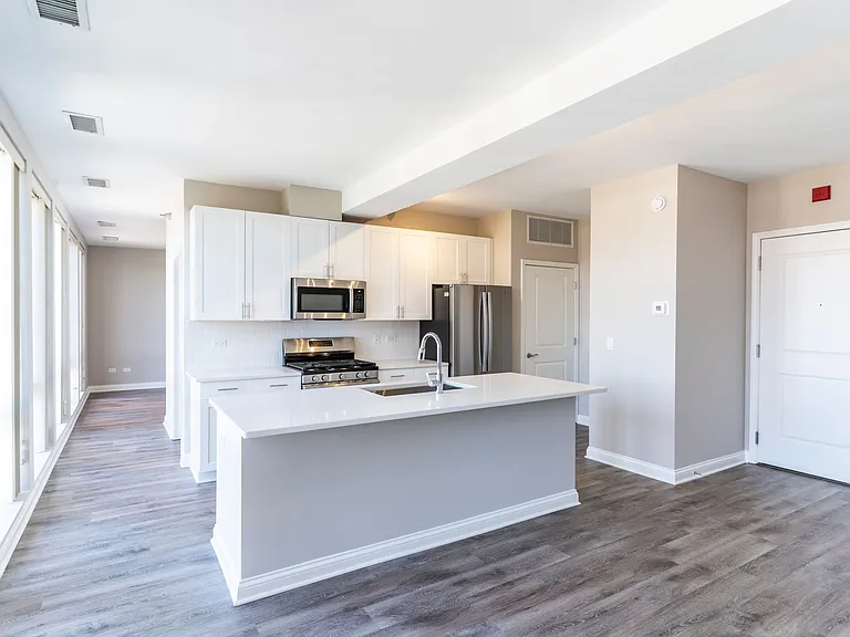 The Residence at the Glen Town Center — Photo 9