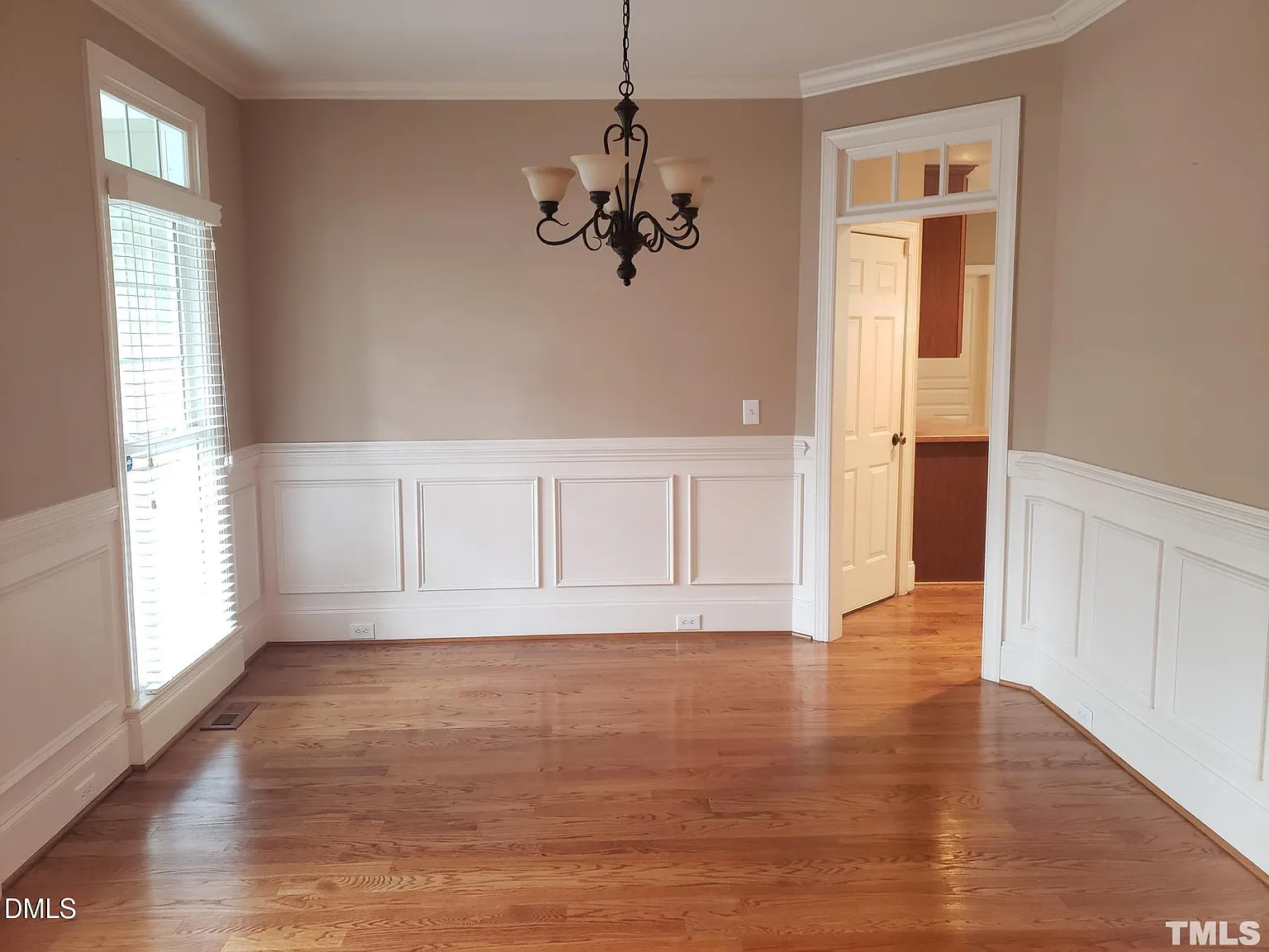 3 bed, 2.5 bath, 2420 sqft, $2,300 — Photo 3
