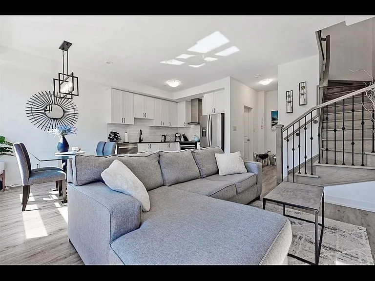 14 Hearne St E — Photo 8