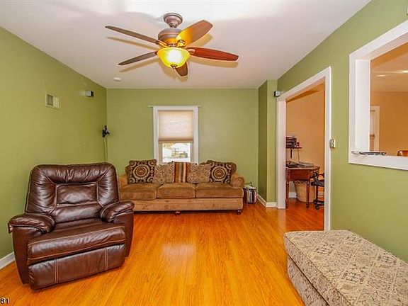 5th image of 908 E Frech Ave