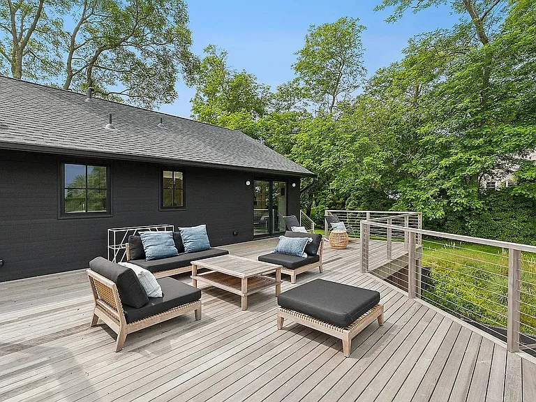 110 S Fairview Ave — Photo 3