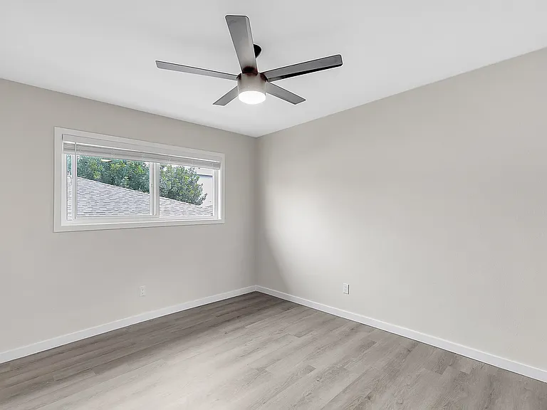 601-613 E Birch St #2B — Photo 12