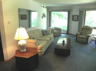 W224N3845 Duplainville Rd, Pewaukee, WI 53072