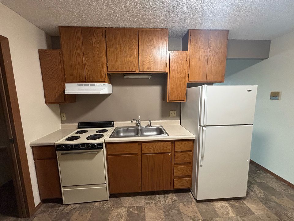 1st image of 12513 Pineview Dr #302