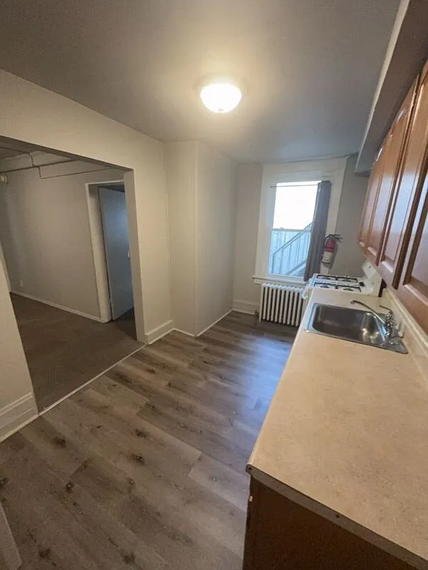 2 bed, 1.0 bath, 525 sqft, $1,400 — Photo 2