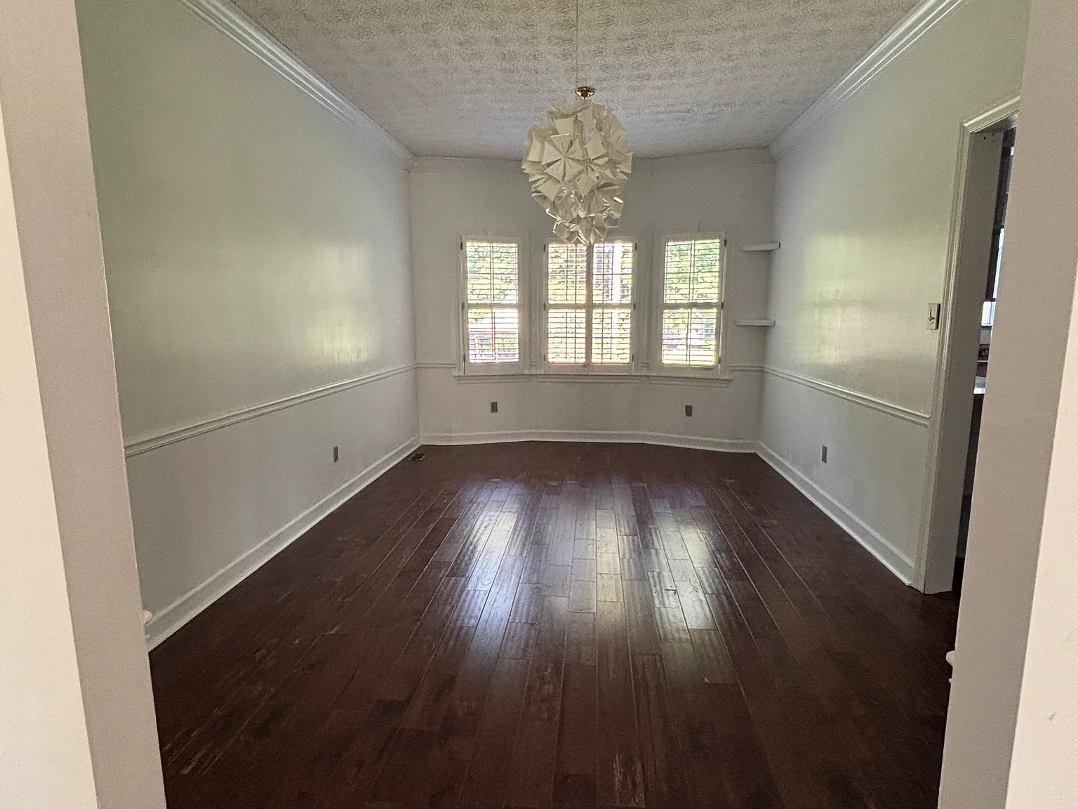 3 bed, 2.5 bath, 2889 sqft, $2,350 — Photo 2