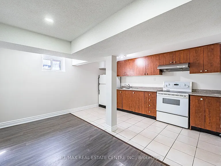 2 Milner Rd #BASEMENT — Photo 14
