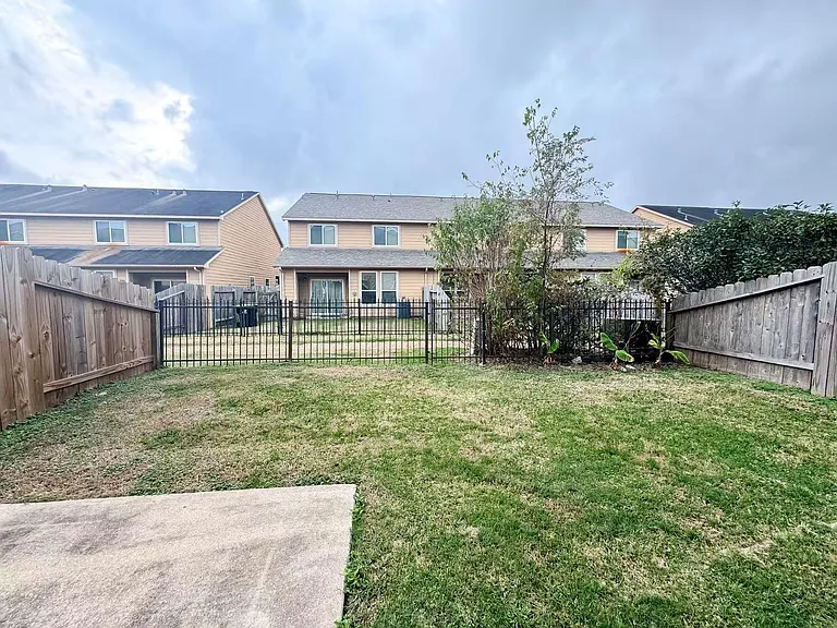 3923 Calgary Cir — Photo 25