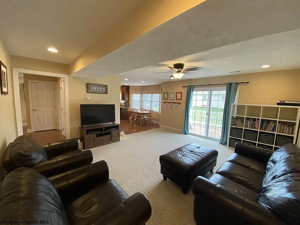 4 bed, 2193 sqft, $2,440 — Photo 3