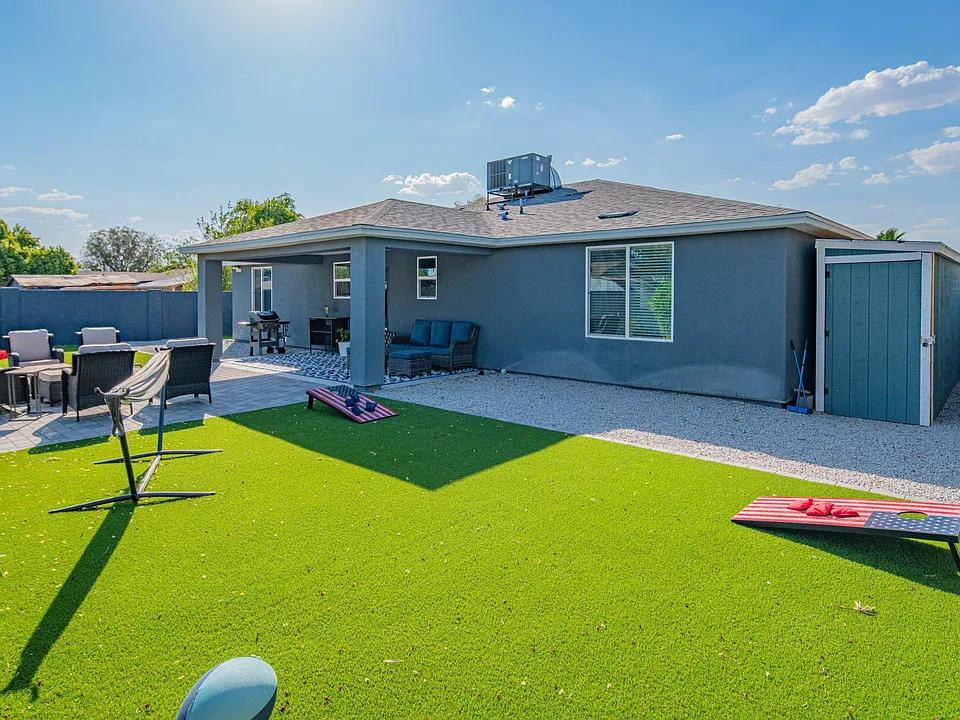 2719 E Michelle Dr