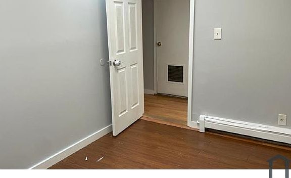 5th image of 647 Bryant Ave Frnt 2