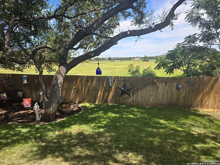 8814 White Crown — Photo 26