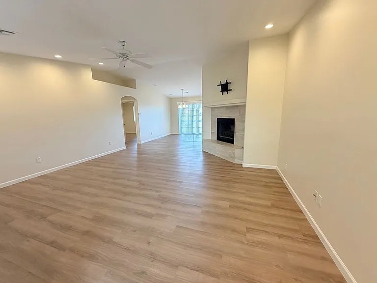 4650 N Lodgepole Ct — Photo 2